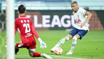  孙兴慜梅开二度建功，热刺客场逆转取胜延续争冠希望