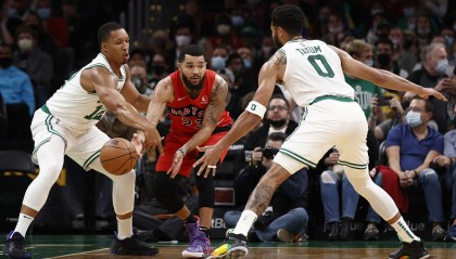  塔图姆35分绿军横扫猛龙  