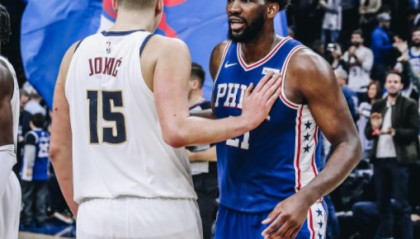  约基奇蝉联常规赛MVP创中锋历史纪录  