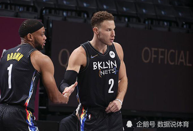  欧文飘逸突破无人可挡，独行侠大胜马刺取四连胜